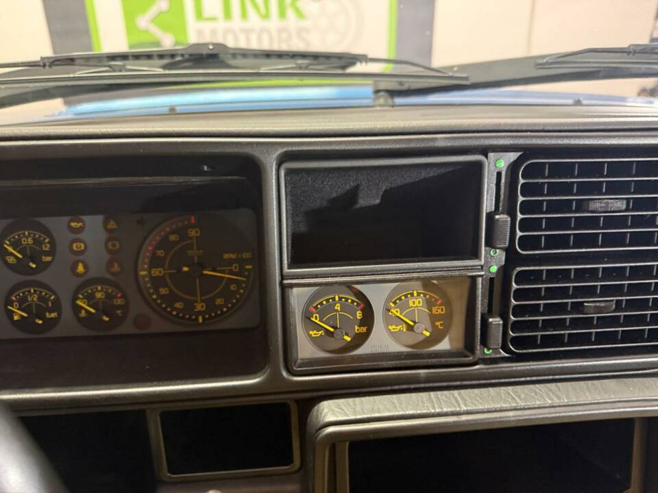 Image 22/50 of Lancia Delta HF Integrale 16V (1994)