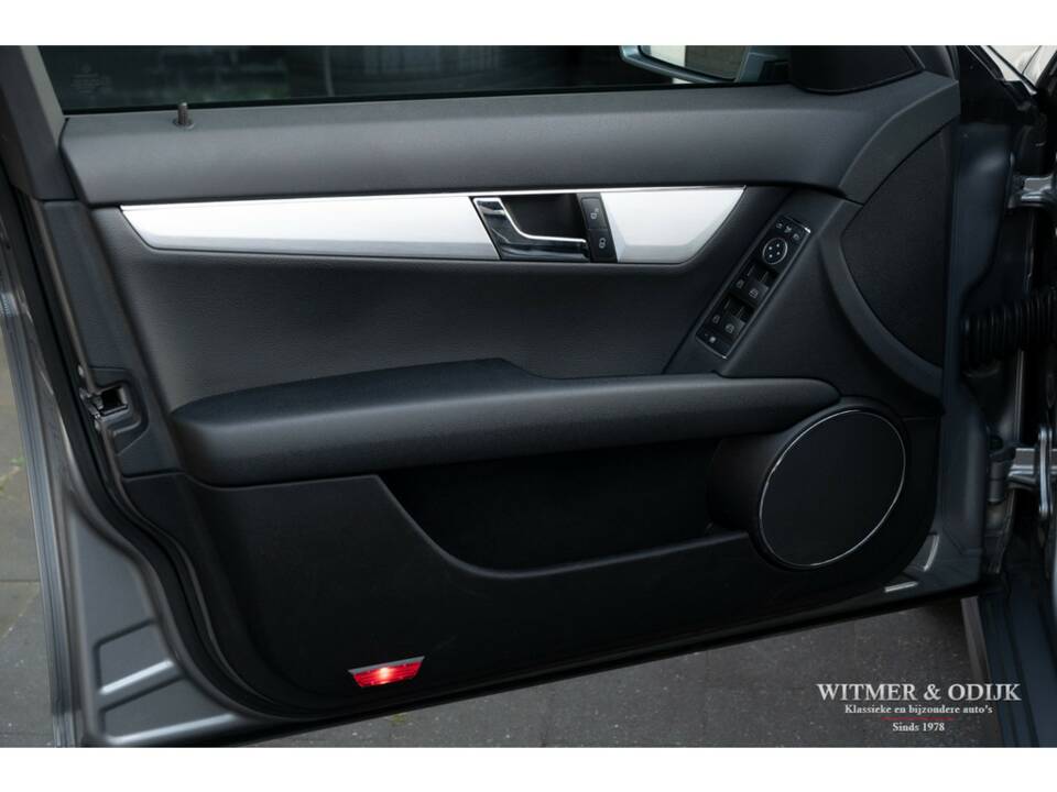 Imagen 33/40 de Mercedes-Benz C 63 AMG T (2009)