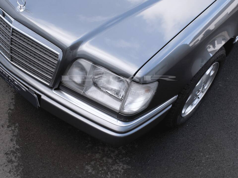 Bild 10/31 von Mercedes-Benz E 200 (1996)