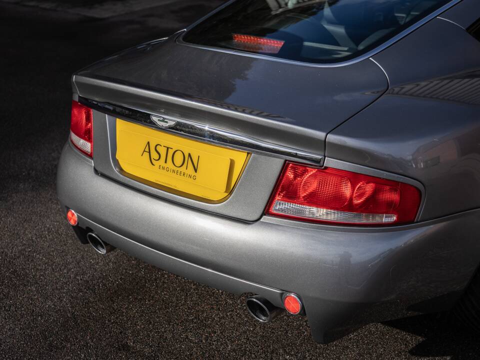 Image 12/30 of Aston Martin V12 Vanquish (2002)