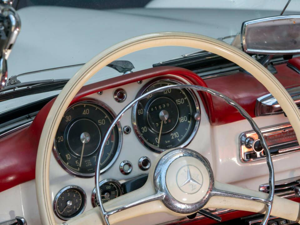 Image 16/19 of Mercedes-Benz 190 SL (1957)