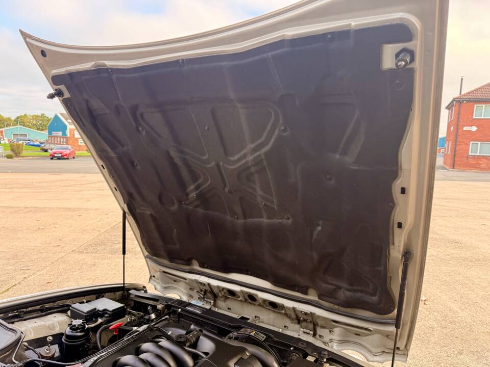 Bild 29/32 von Jaguar XJ 8 Sovereign (1999)