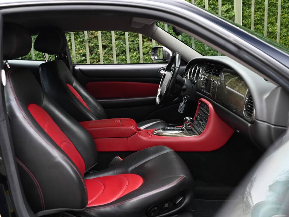 Image 32/41 de Jaguar XKR (2003)