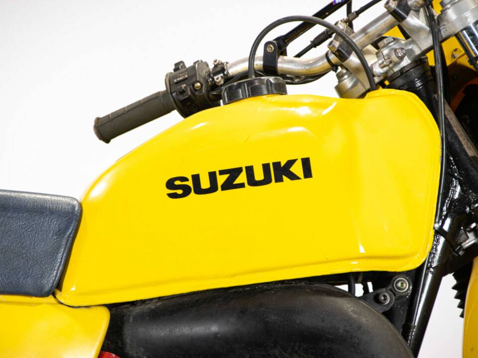 Image 24/46 of Suzuki PE 175 (1981)