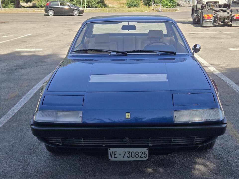 Image 13/77 of Ferrari 365 GT4 2+2 (1975)