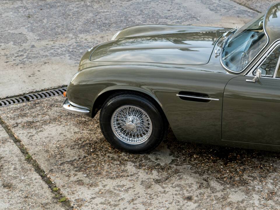 Immagine 12/36 di Aston Martin DB 6 Mk II (1970)