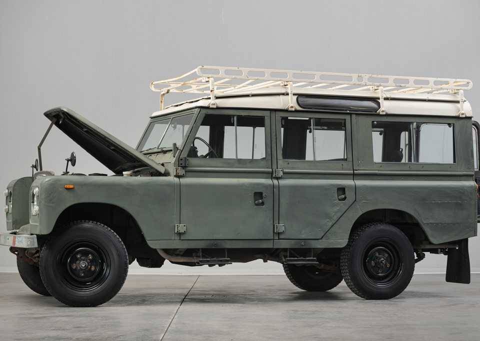 Image 11/50 of Land Rover 109 (1972)