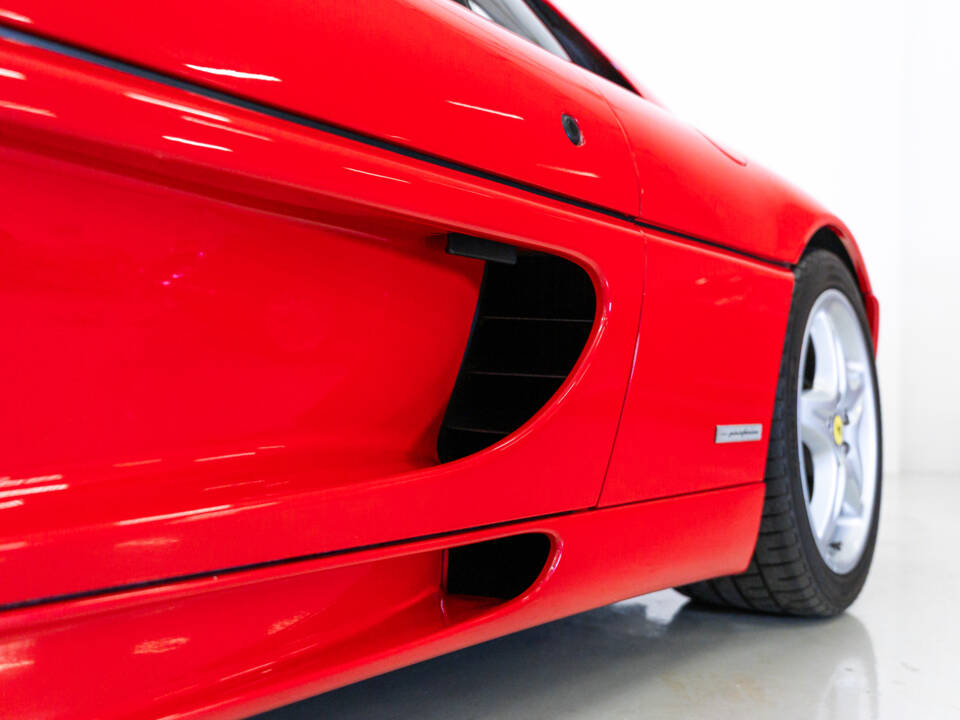 Image 24/83 of Ferrari F 355 Berlinetta (1996)