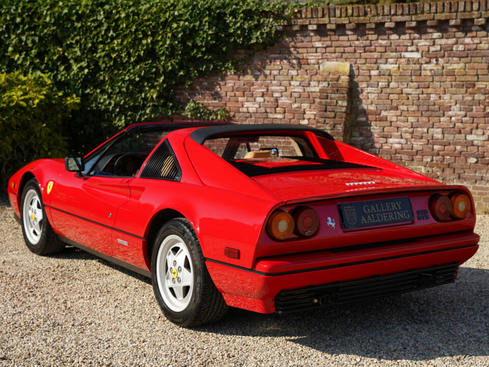 Image 2/50 de Ferrari 328 GTS (1989)