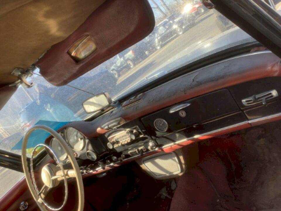 Image 26/43 of Mercedes-Benz 190 SL (1962)