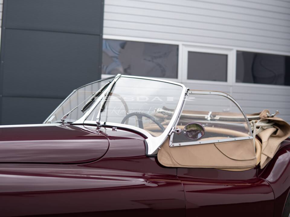 Image 20/32 de Jaguar XK 140 OTS (1955)