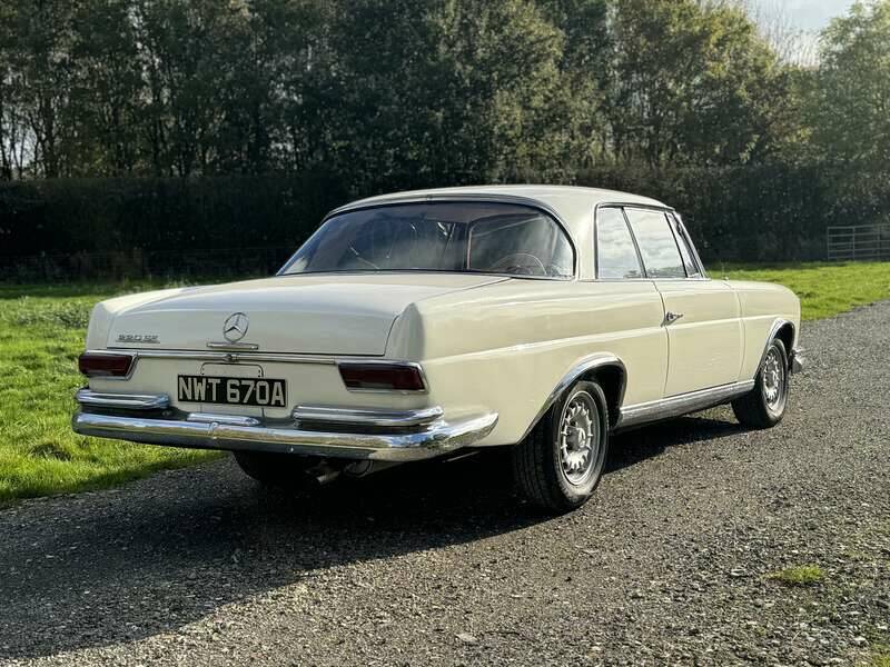 Image 33/50 of Mercedes-Benz 220 SE b (1963)