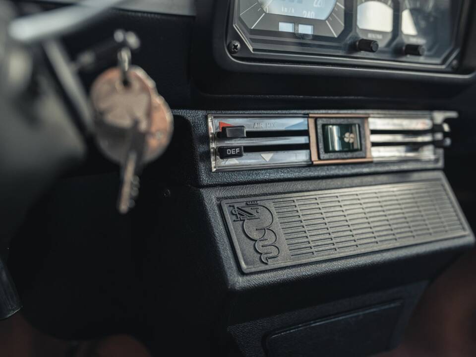 Image 14/32 of Alfa Romeo Alfetta GTV 2000 (1977)