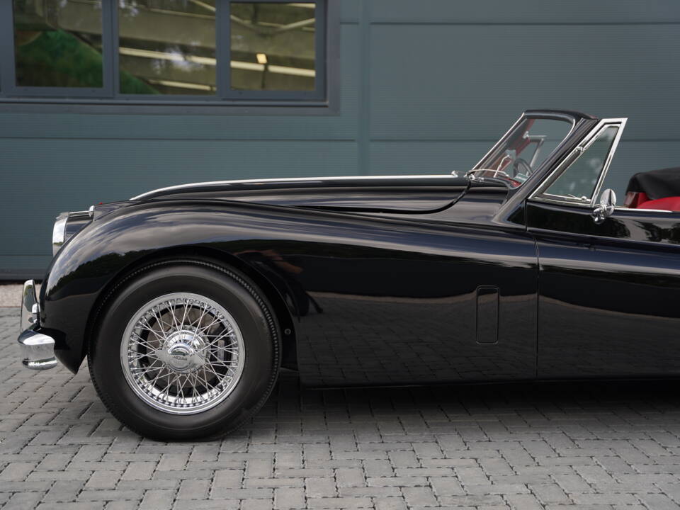 Image 9/50 of Jaguar XK 140 DHC (1956)