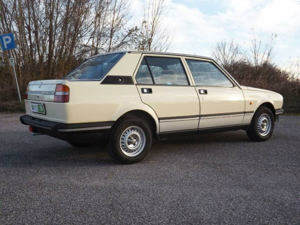 Bild 11/50 von Alfa Romeo Giulietta 1.8 (1983)