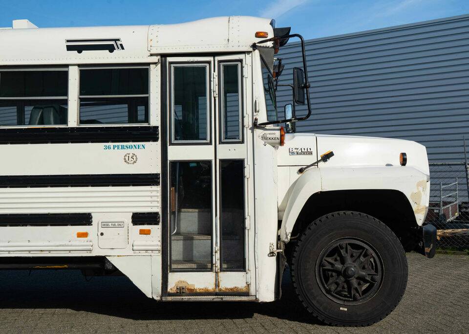 Bild 8/8 von Ford B-700 (1992)