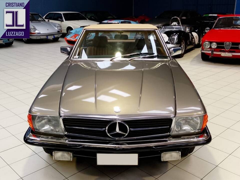 Image 16/60 of Mercedes-Benz 380 SL (1982)