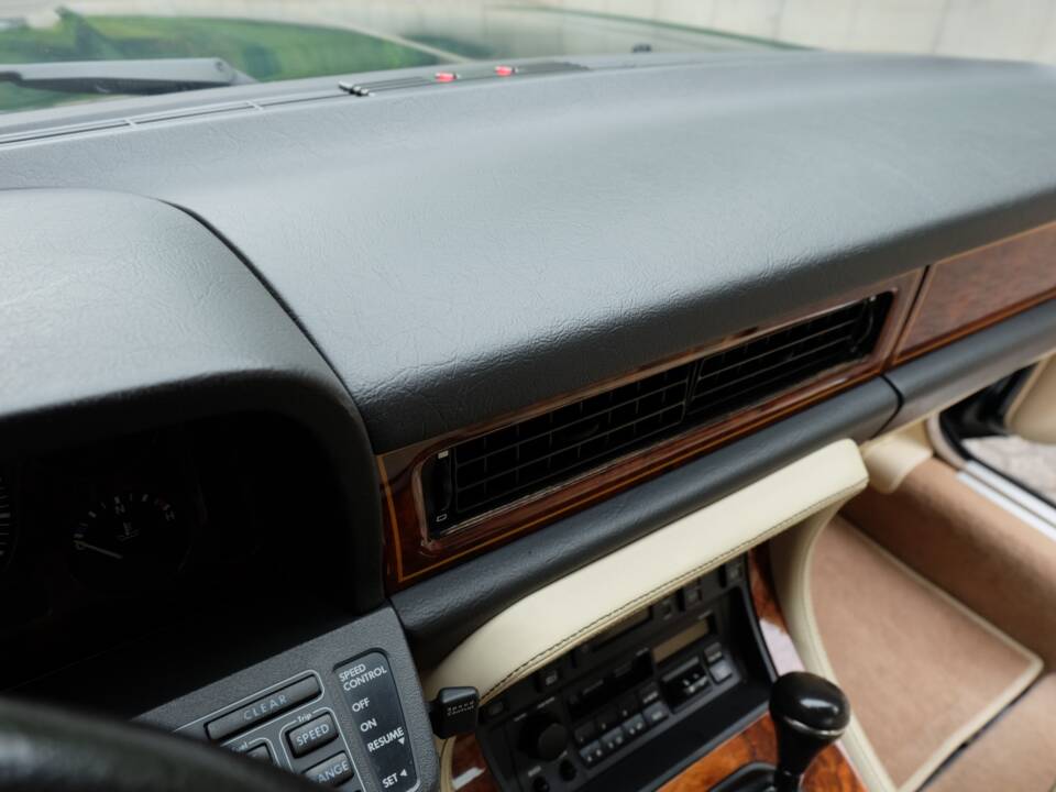 Image 39/77 de Jaguar XJ 40 (XJ-R) (1993)