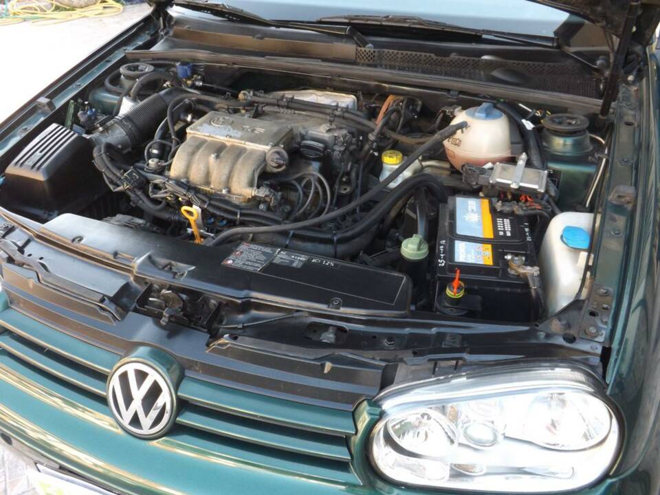 Image 46/50 of Volkswagen Golf III Cabrio 1.6 (1998)