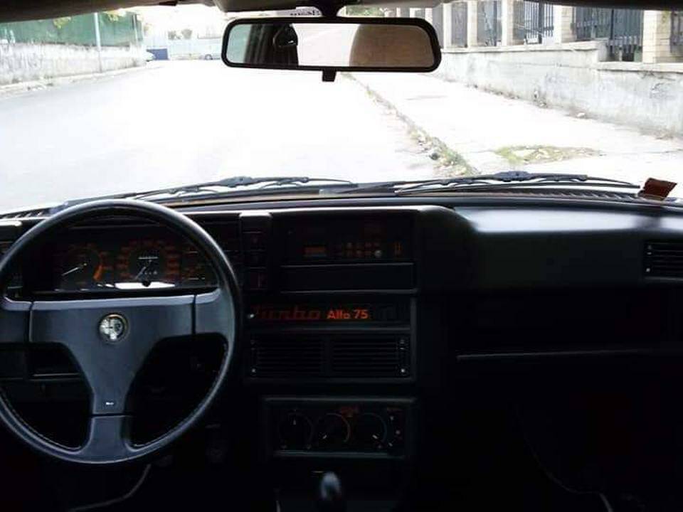 Immagine 7/10 di Alfa Romeo 75 1.8 Turbo America (1988)