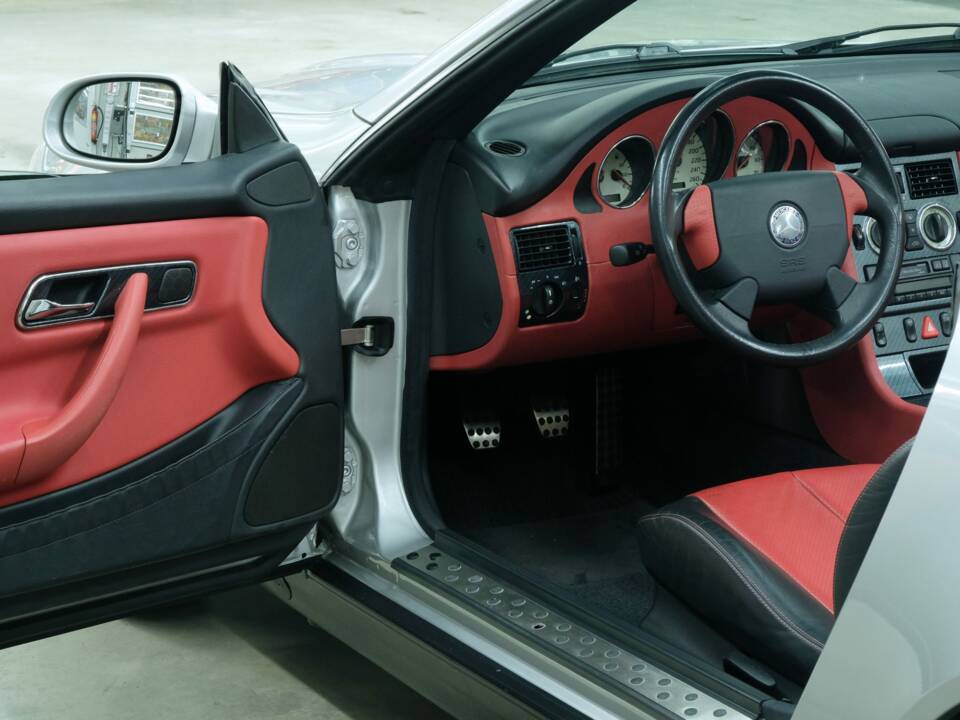 Immagine 33/50 di Mercedes-Benz SLK 230 Kompressor (1996)