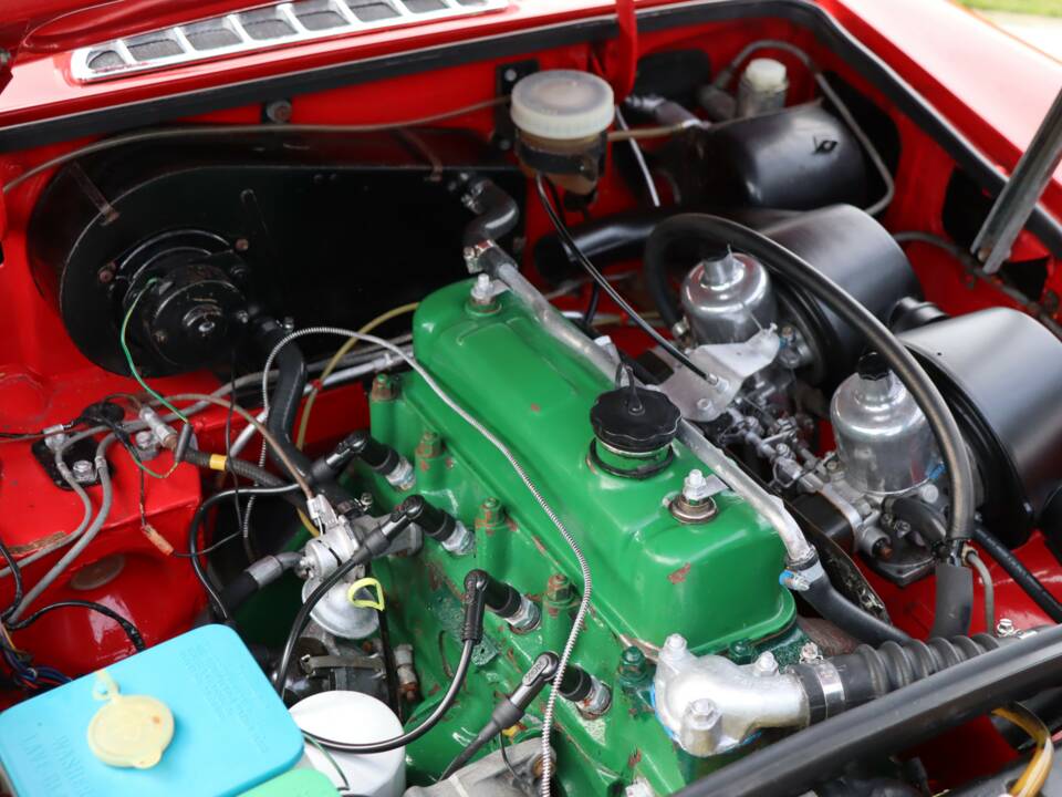 Image 27/50 of MG MGB GT (1974)