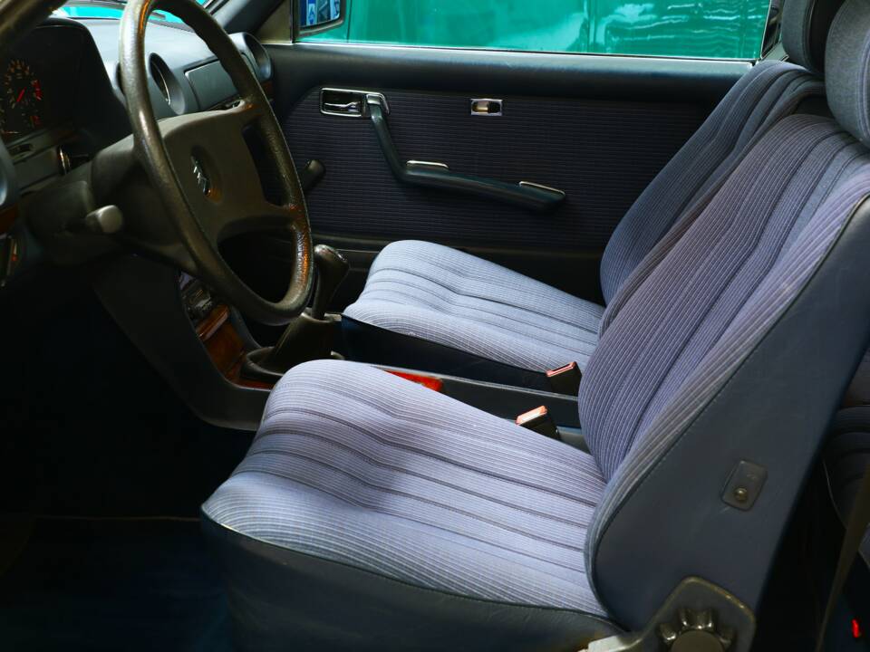 Bild 12/38 von Mercedes-Benz 230 CE (1984)
