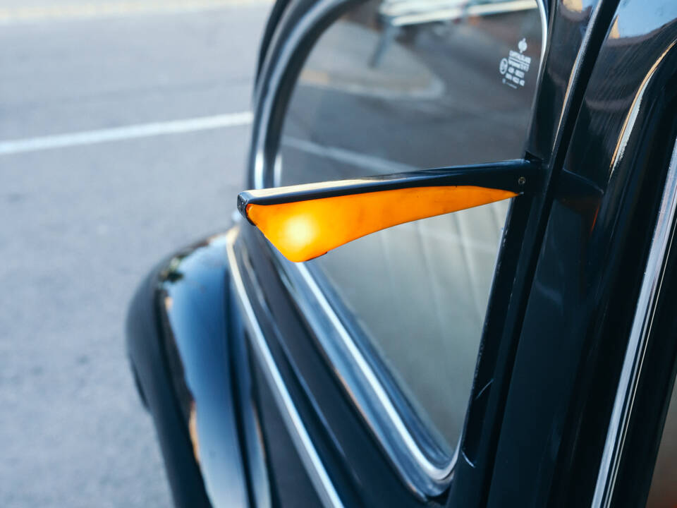 Image 26/130 of Volkswagen Beetle 1200 Export &quot;Oval&quot; (1954)