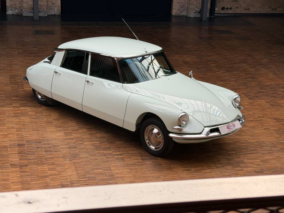 Immagine 6/43 di Citroën ID 19 (1958)