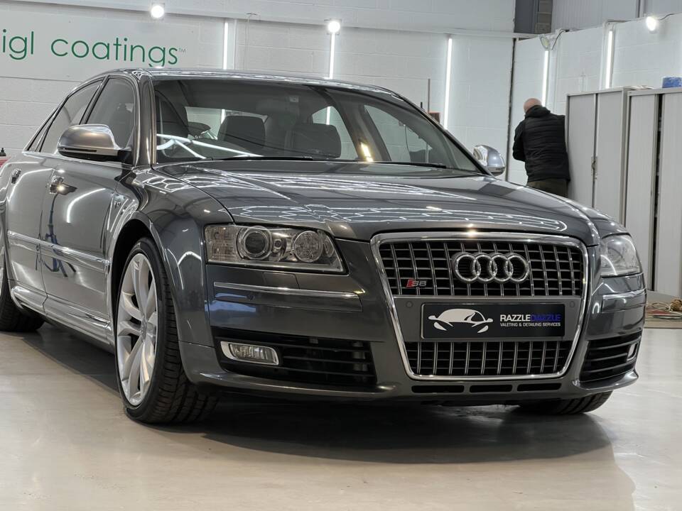 Bild 18/24 von Audi S8 V10 (2009)