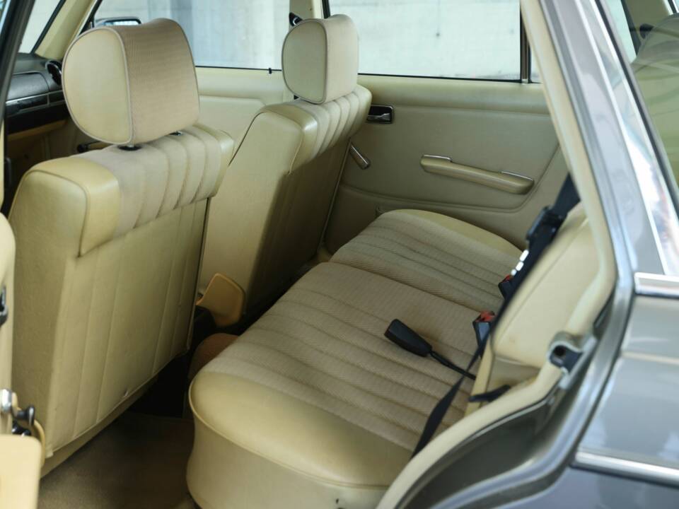Image 17/49 of Mercedes-Benz 230 TE (1981)