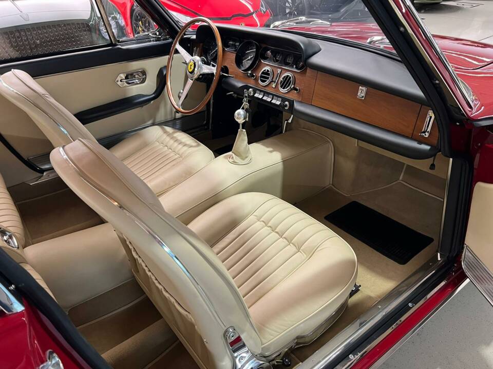 Image 15/50 of Ferrari 330 GT 2+2 (1965)