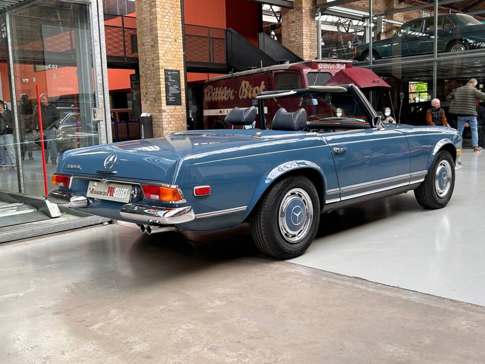 Image 13/36 de Mercedes-Benz 280 SL (1970)