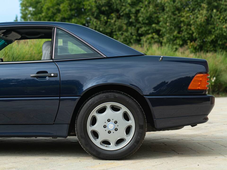 Image 20/50 of Mercedes-Benz SL 320 (1995)
