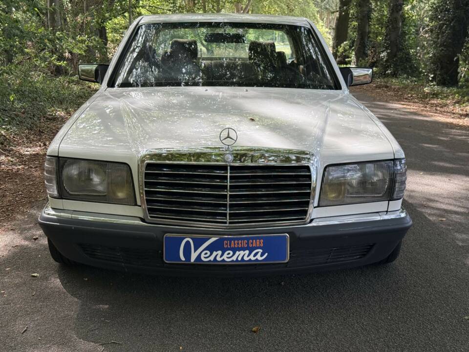 Immagine 2/20 di Mercedes-Benz 280 SE (1983)