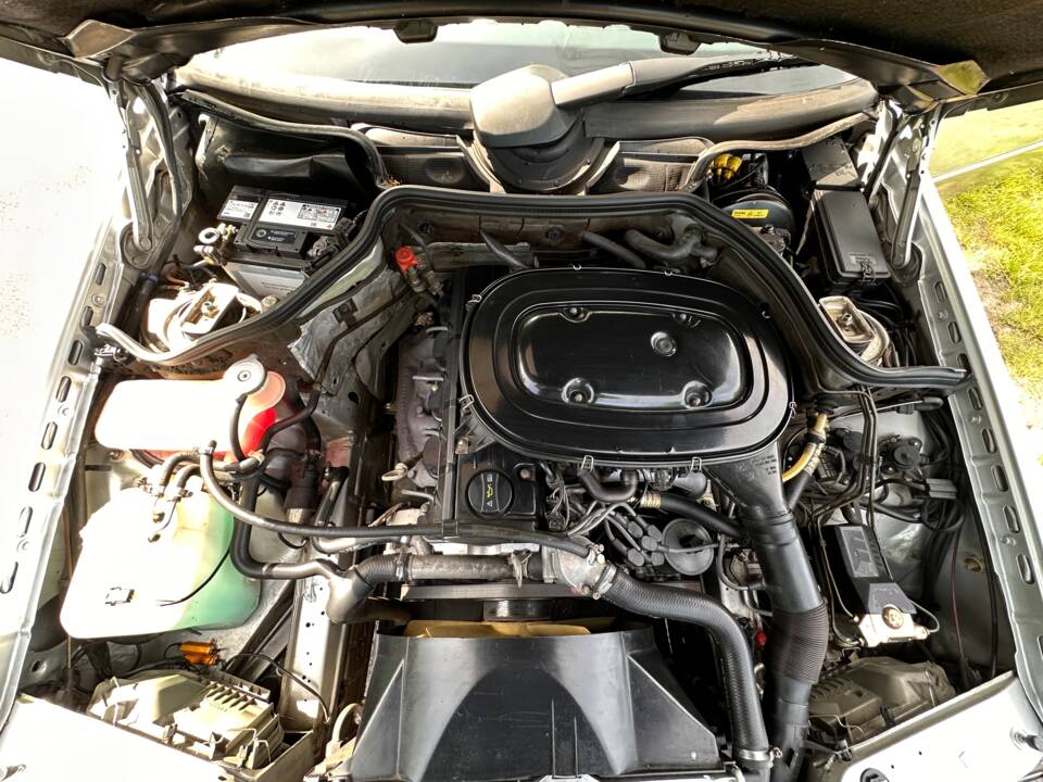 Bild 16/17 von Mercedes-Benz 230 CE (1991)