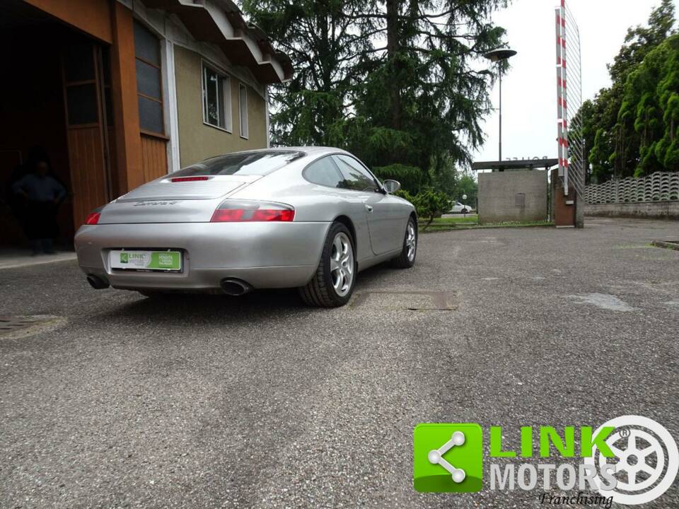 Image 5/10 of Porsche 911 Carrera (2000)