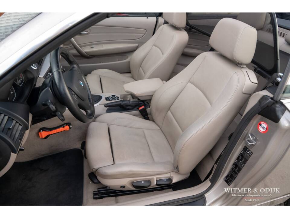 Image 17/33 de BMW 118i (2010)