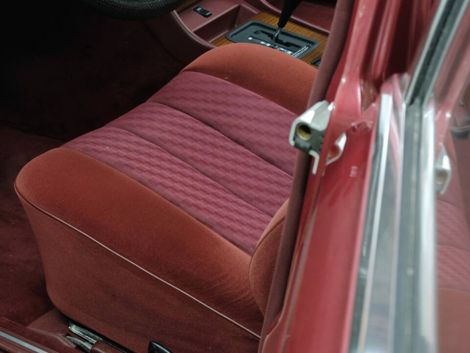 Bild 25/50 von Mercedes-Benz 260 SE (1990)