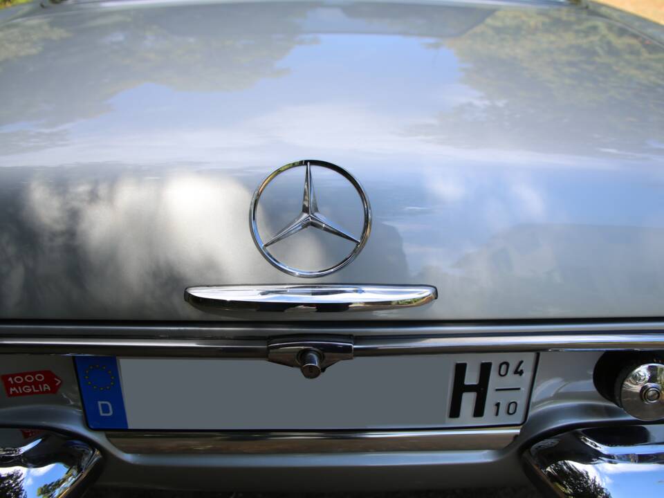 Image 22/37 of Mercedes-Benz 280 SL (1969)