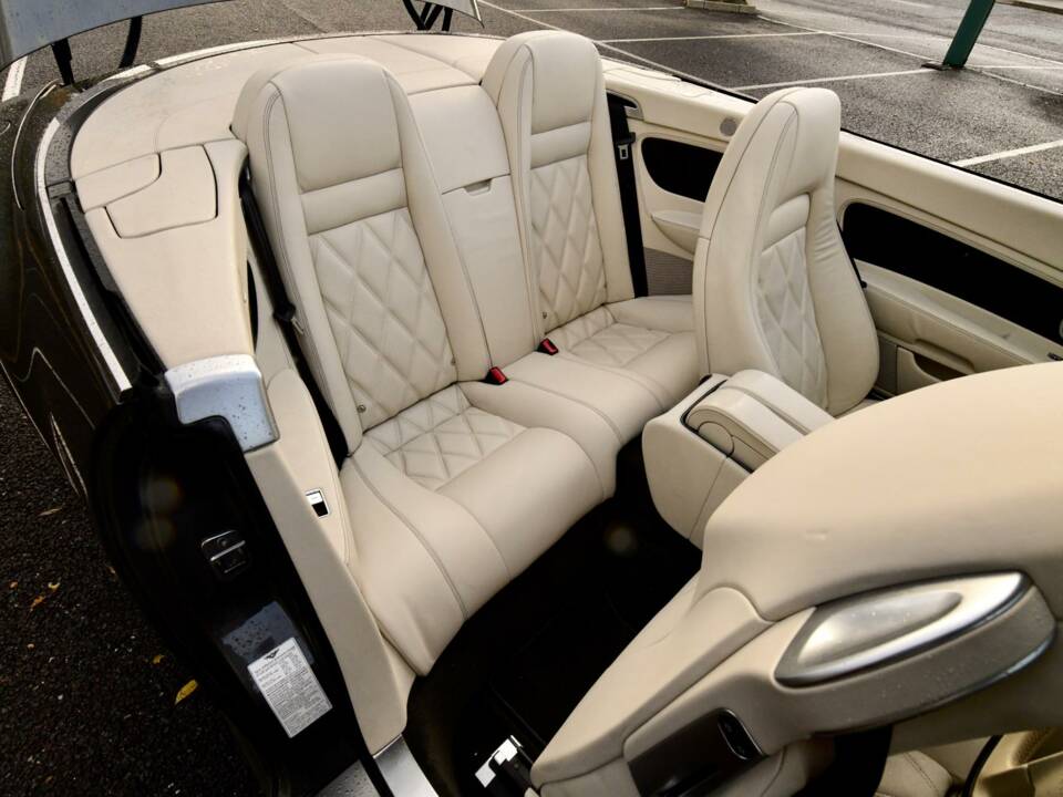 Image 29/50 of Bentley Continental GTC (2011)