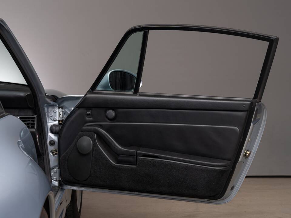 Image 17/32 de Porsche 911 Carrera 4S (1998)