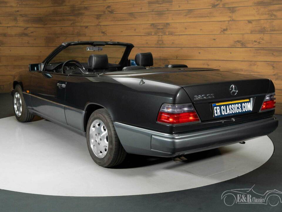 Bild 16/19 von Mercedes-Benz E 320 (1994)