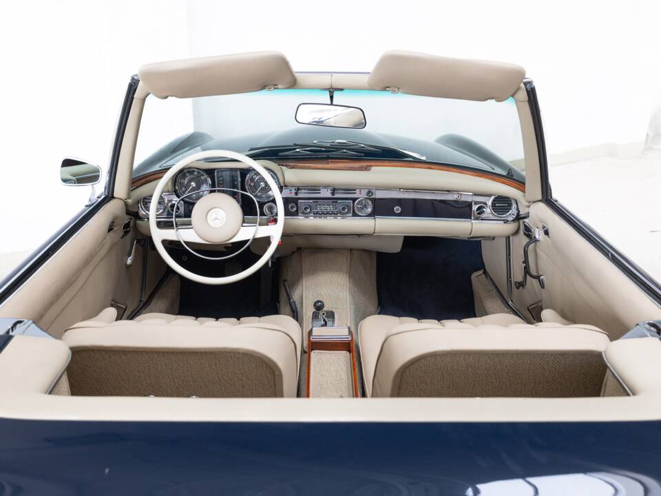 Image 24/40 de Mercedes-Benz 250 SL (1967)
