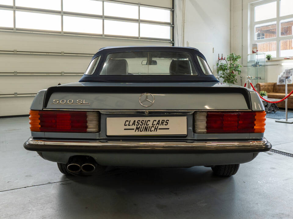 Immagine 4/33 di Mercedes-Benz 500 SL (1985)