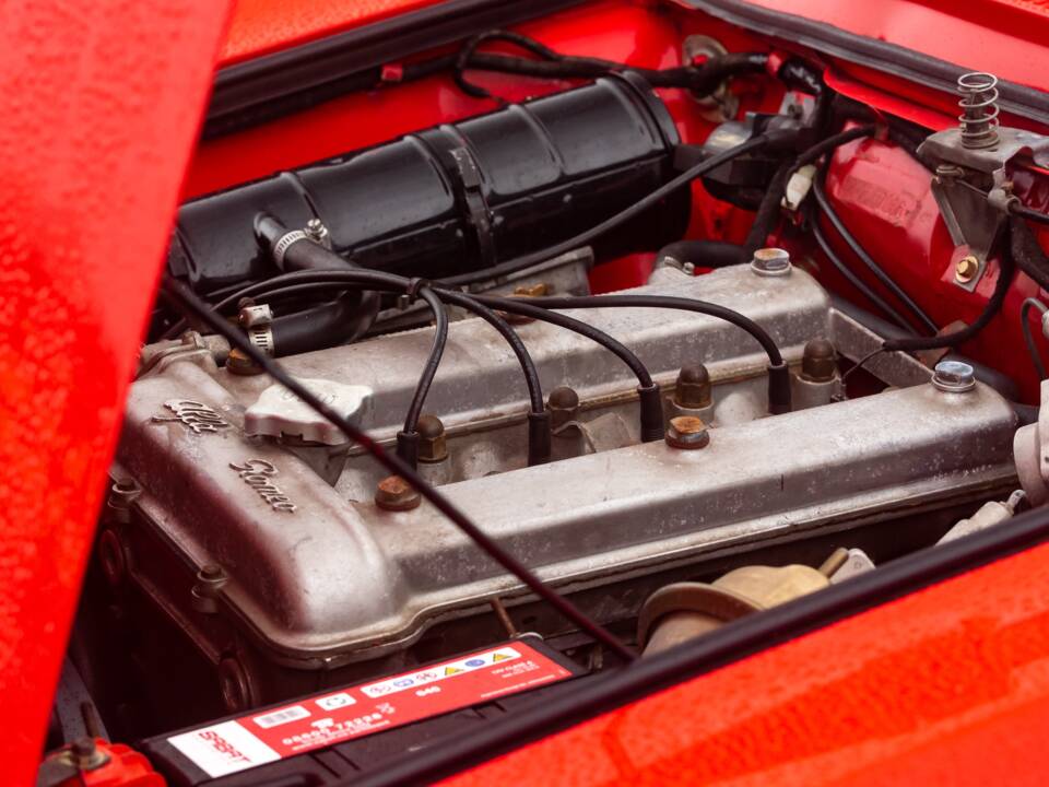 Image 15/31 of Alfa Romeo Giulia 1600 GT Junior (1974)