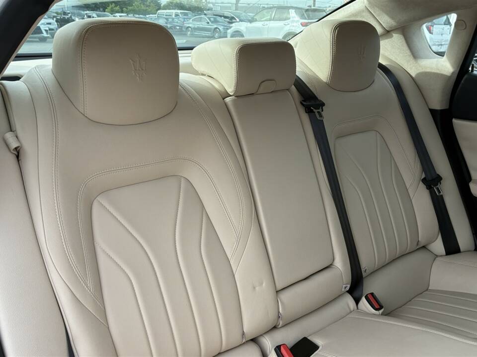 Image 34/54 of Maserati Quattroporte GTS (2015)