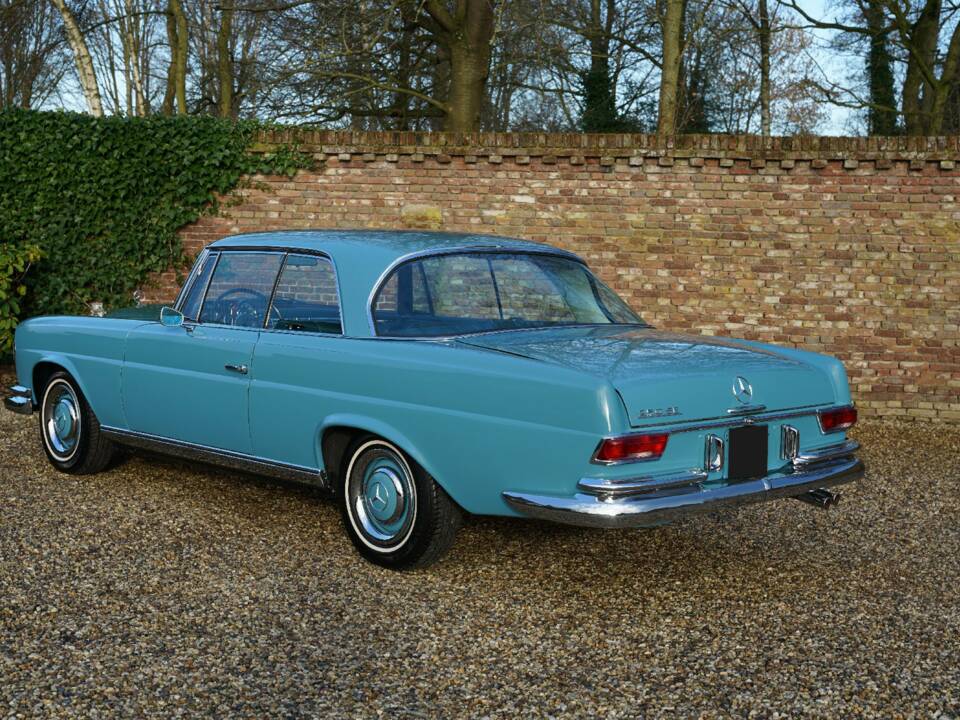 Image 2/7 of Mercedes-Benz 250 SE (1967)