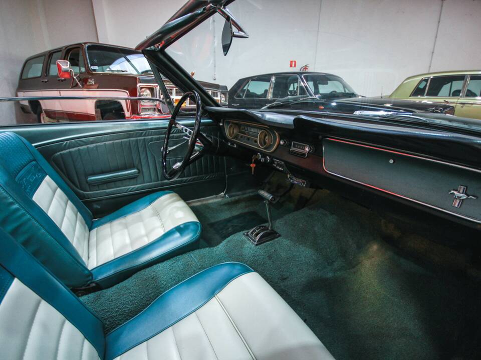 Image 13/16 of Ford Mustang GT (1965)