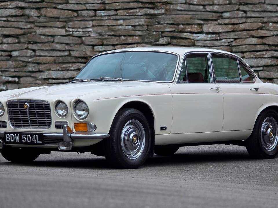 Image 49/50 of Jaguar XJ 6 4.2 (1972)